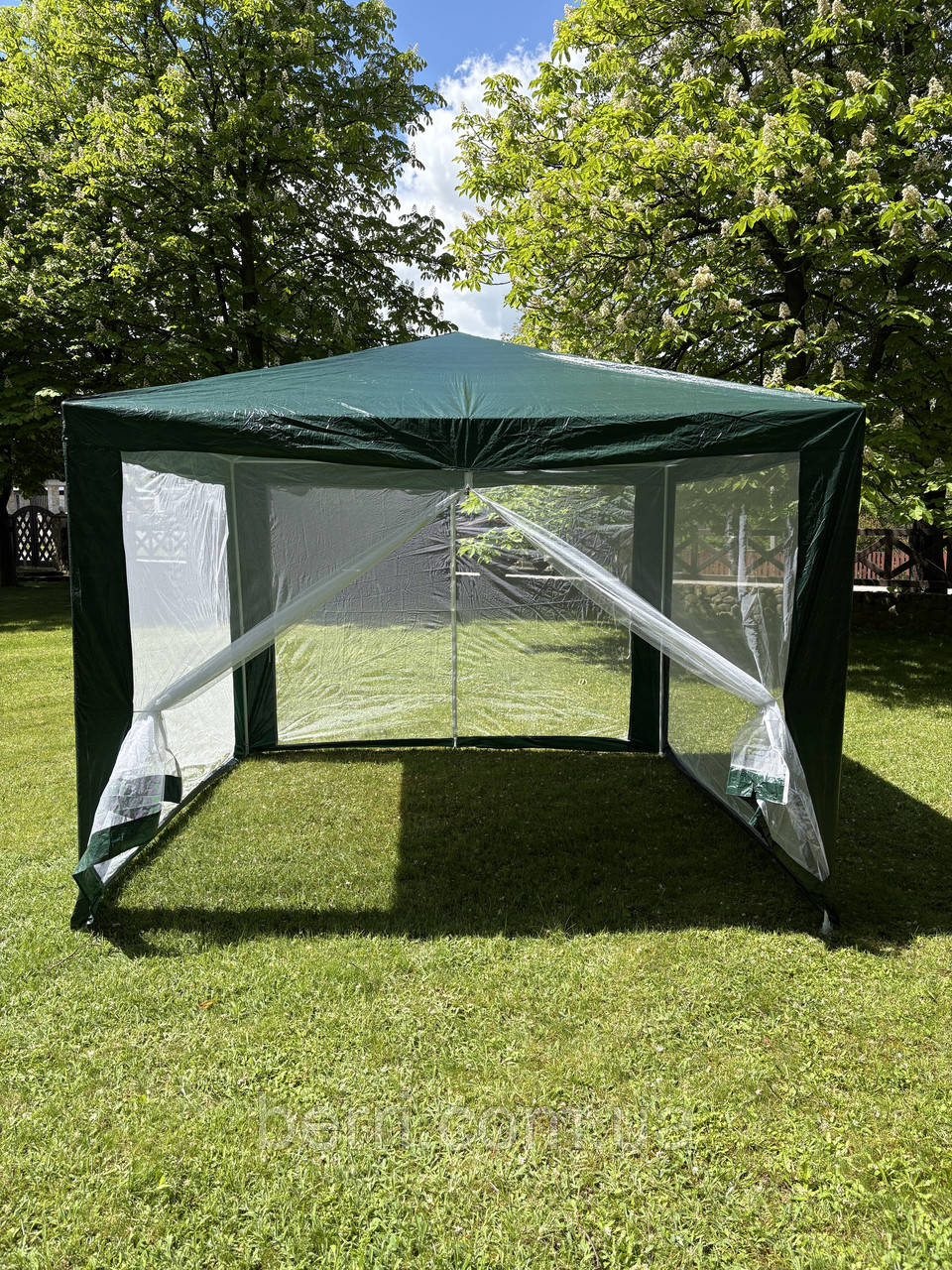 Қазіргі суретшілердің эротикалық картиналары Ол алмаларды писькасына салады.