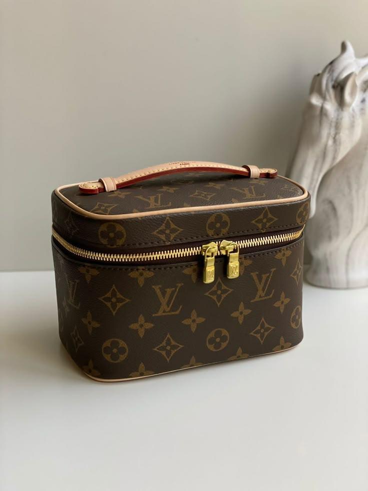 Жіноча коричнева шкіряна косметичка Louis Vuitton Nice Mini BB Toiletry Bag Dopp Kit Pouch Луї Віттон LV