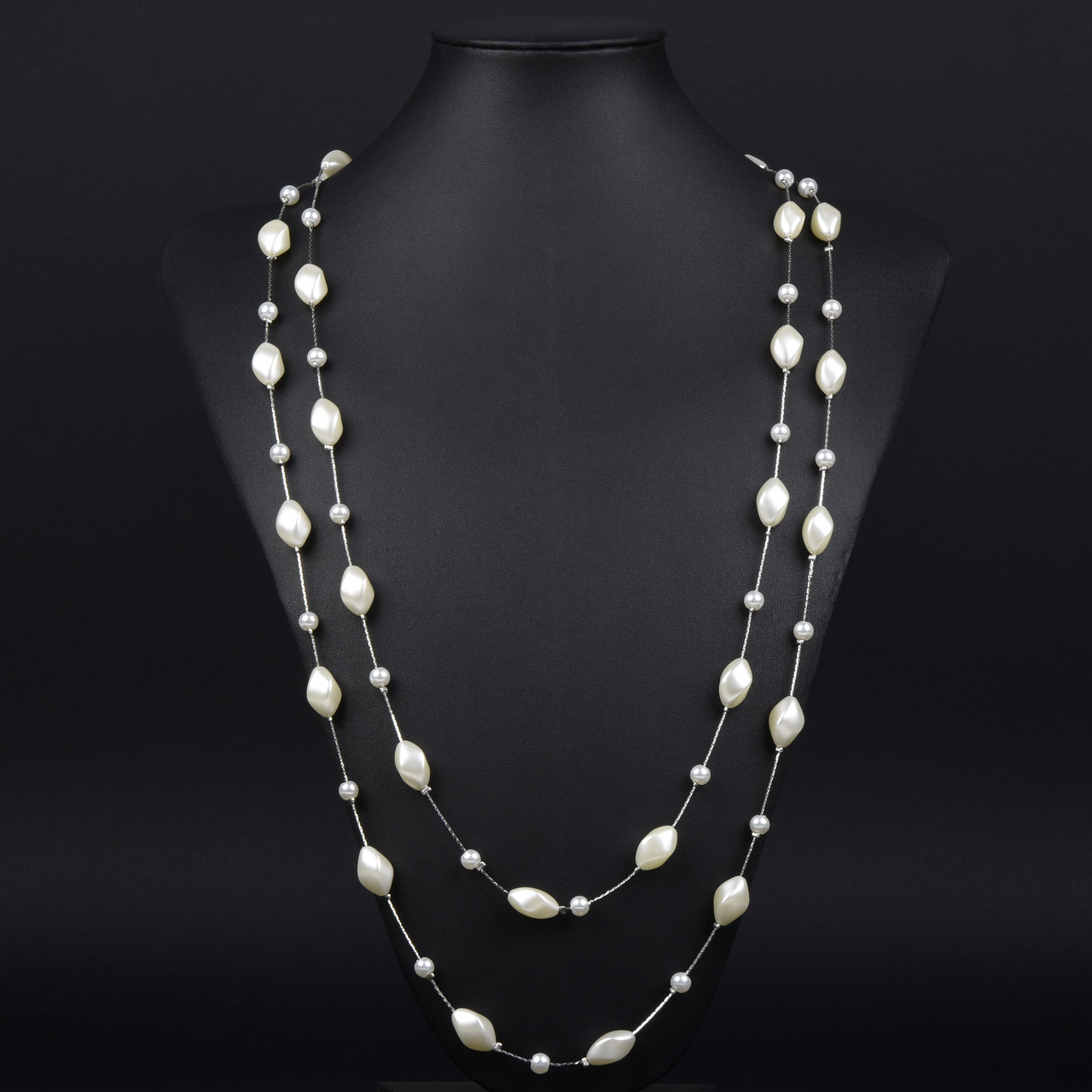 Кольє довге на металевій сріблястій нитки з крученими намистинами застібка карабін довжина 170 см