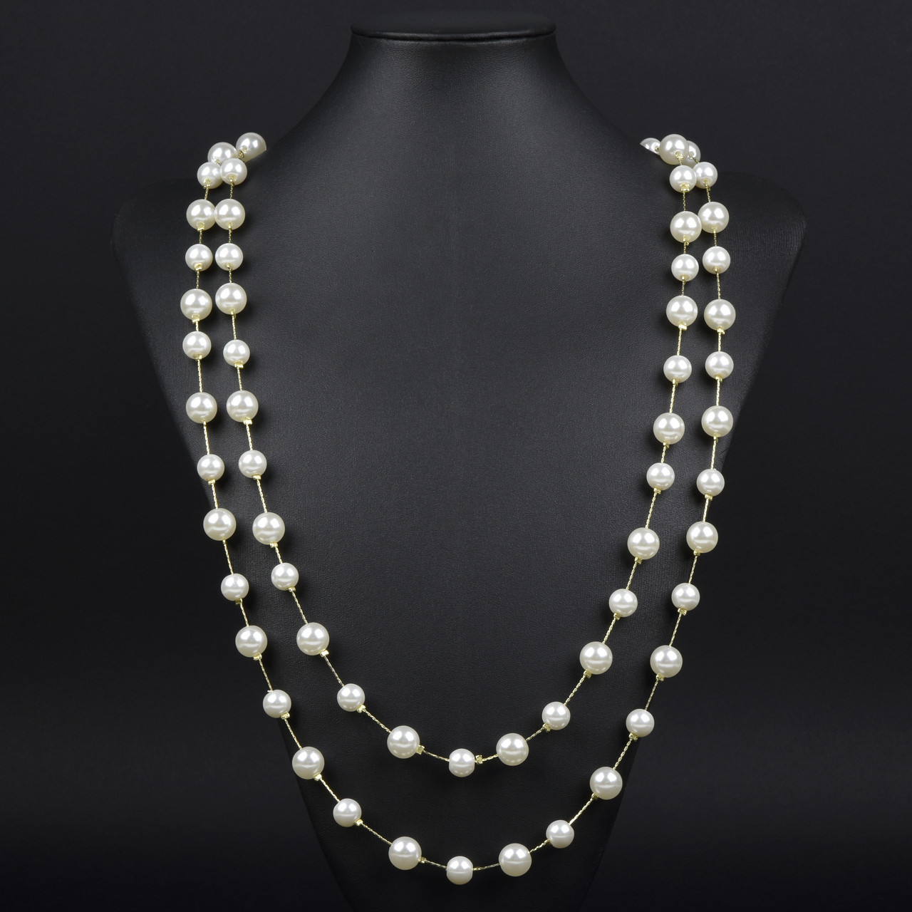 Кольє довге на металевому лимонному ланцюжку з білими глянсовими намистинами без застібки довжина 170 см