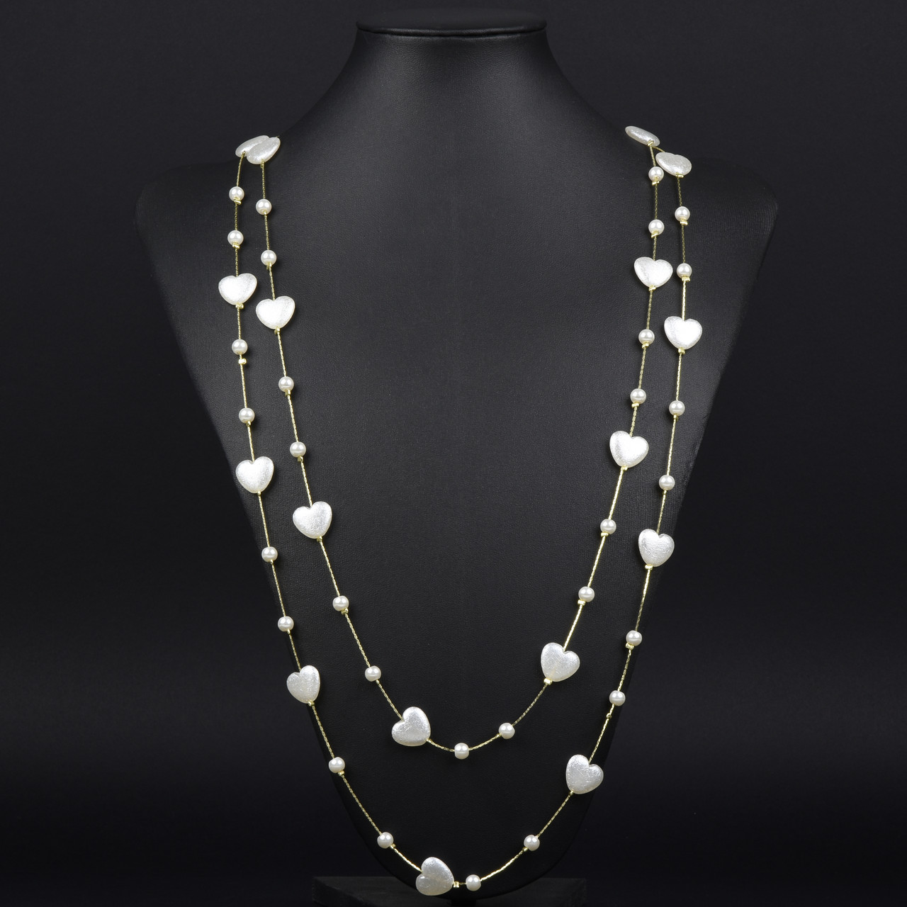 Кольє довге на металевій лимонній нитці з білими матовими сердечками та намистинами довжина 170 см