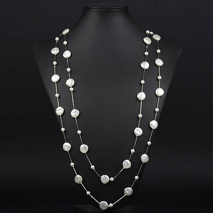 Кольє довге на металевій сріблястій нитки з білими глянсовими намистинами застібка карабін довжина 170 см, фото 1