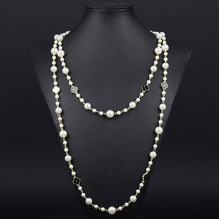 Кольє довге на металевому лимонному ланцюжку з білими намистинами та чорно білими конюшинами довжина 170 см, фото 1