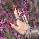 Каблучка срібна у вінтажному стилі з текстурним рослинним візерунком і натуральним топазом Garden, фото 5