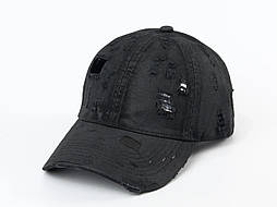 Чорна бейсболка в рваному стилі