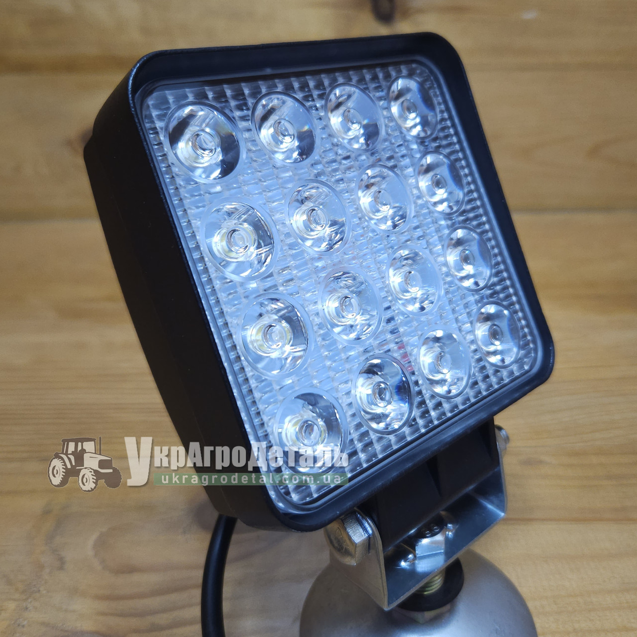 Фара LED робоча МТЗ, ЮМЗ (48 Вт,16 світлодіодів, квадратна)