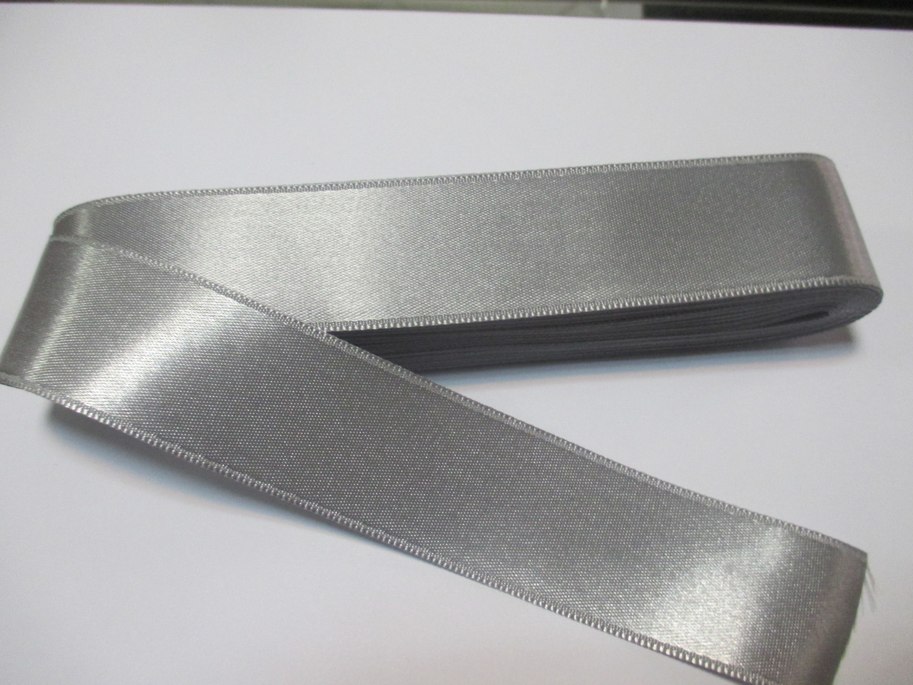 Стрічка атласна двостороння 3 см ( 10 метрів) світло сіра