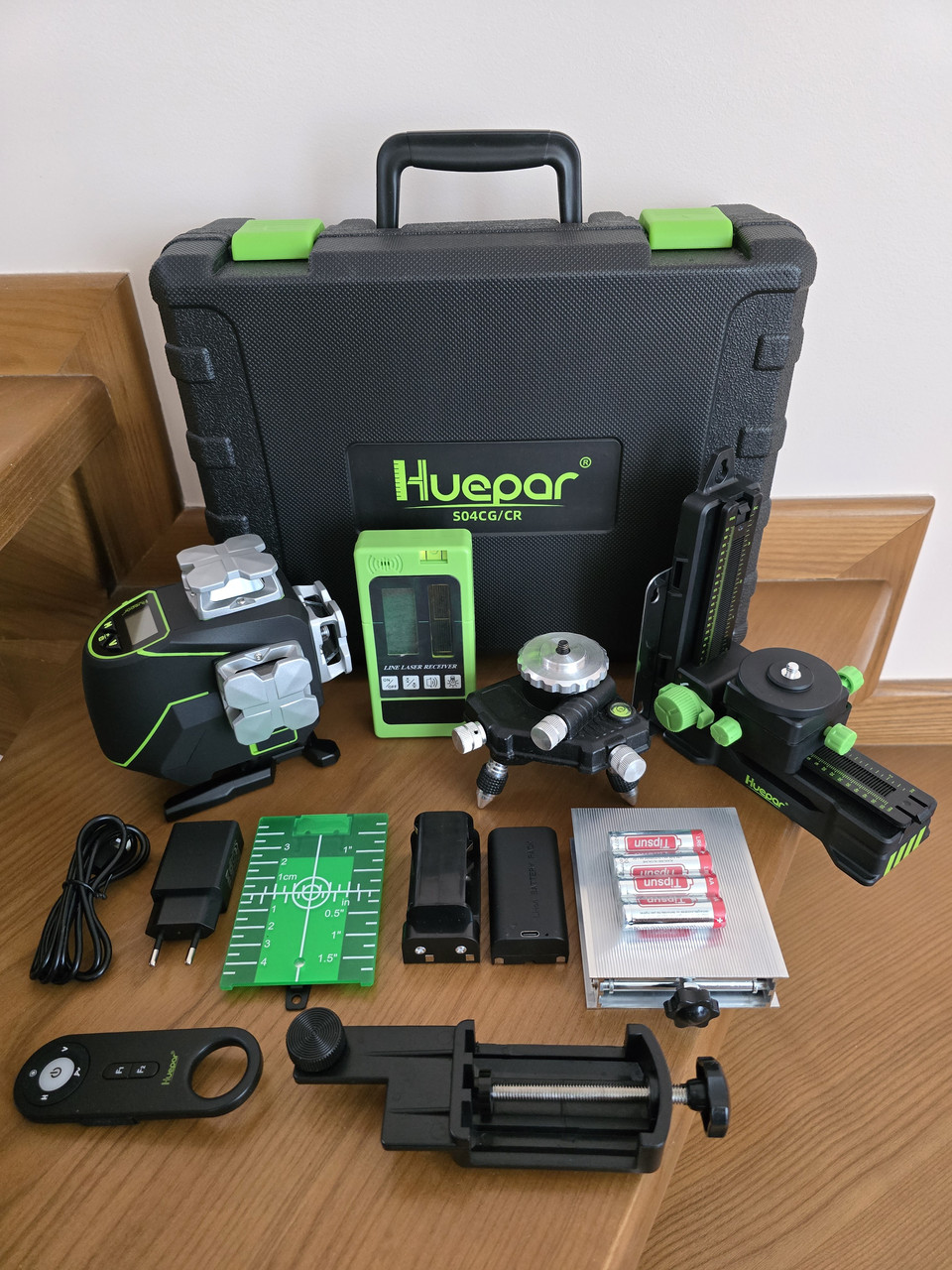 Лазерний рівень Huepar S04CG 4D 16 ліній, покращене магнітне кріплення! Комплект 5