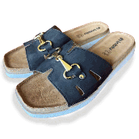 Красиві чорні жіночі шльопанці з м'якою замшевою устілкою, модні босоніжки з трапецієподібним носком та пряжкою