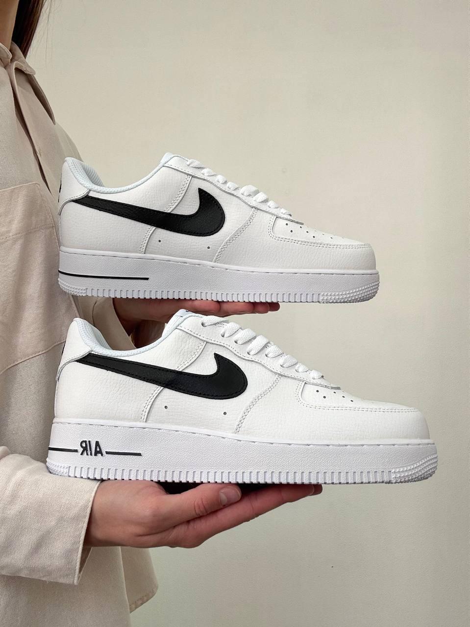 Чоловічі шкіряні кросівки Nike Air Force White Black — білі з чорним, весна-літо