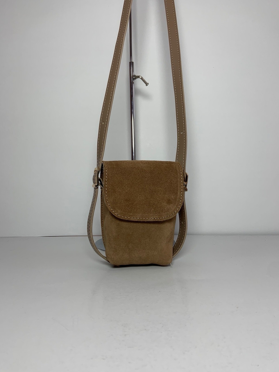 Жіноча сумка крос-боді замшева 17*12 см із клапаном зі штучної шкіри в різних кольорах Nata Коричневий, фото 1