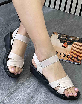 Босоніжки жіночі 8 пар у ящику бежевого кольору 36-41