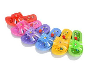 Дитячі капці матеріал гума розмір 30-35 кольору показаний на зображенні в пакованні від 6 шт.