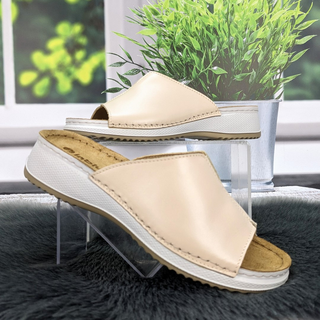 Шльопанці жіночі Inblu світло-бежеві шкіряні на танкетці 4926, фото 1