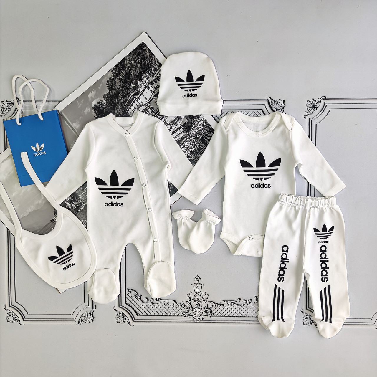 Подарунковий набір для новонароджених, комплект на виписку Adidas на 6 предметів