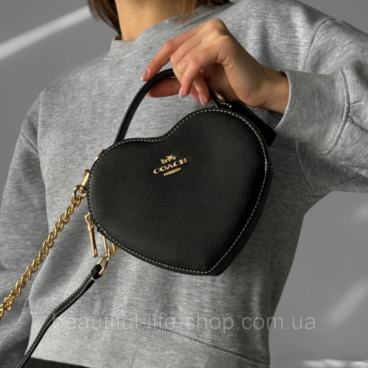 Жіноча сумка Coach з ручкою шкіряна на ланцюжку через плече Сумочка Коуч серце чорна на подарунок дівчині