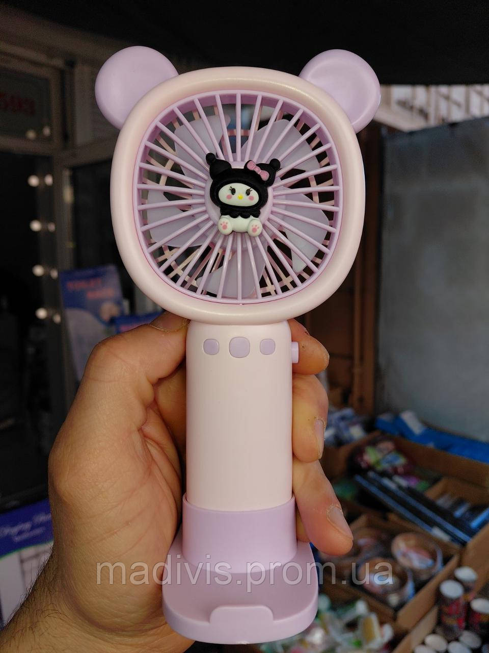Дитячий портативний вентилятор JL8858-A на акумуляторі з підставкою для телефона, фото 1