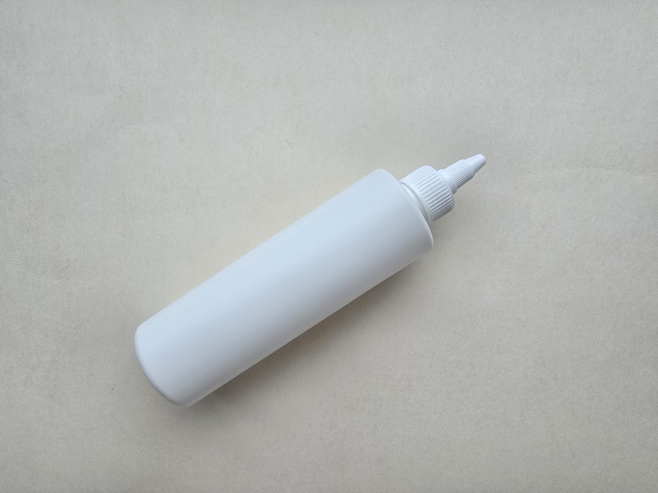 250 мл/24мм HDPE білий ЦИЛІНДР з білим коротким носик - викрутка 24мм, закруткою пластиковою, пластмасовий