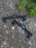 Плічка вішалка 35 см чорна пластикова Італія б/у для штанів із прищіпкою