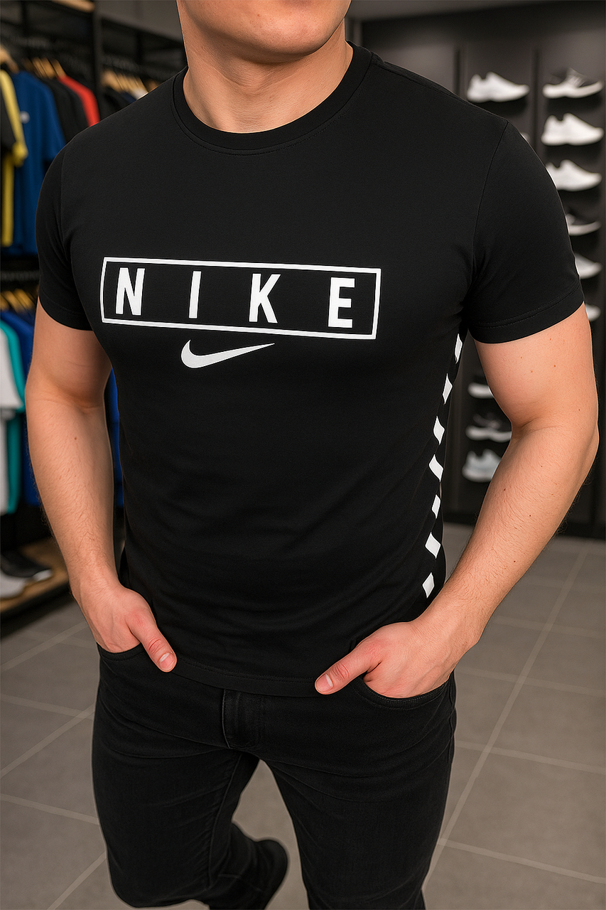 Спортивна чоловіча футболка Nike GN
