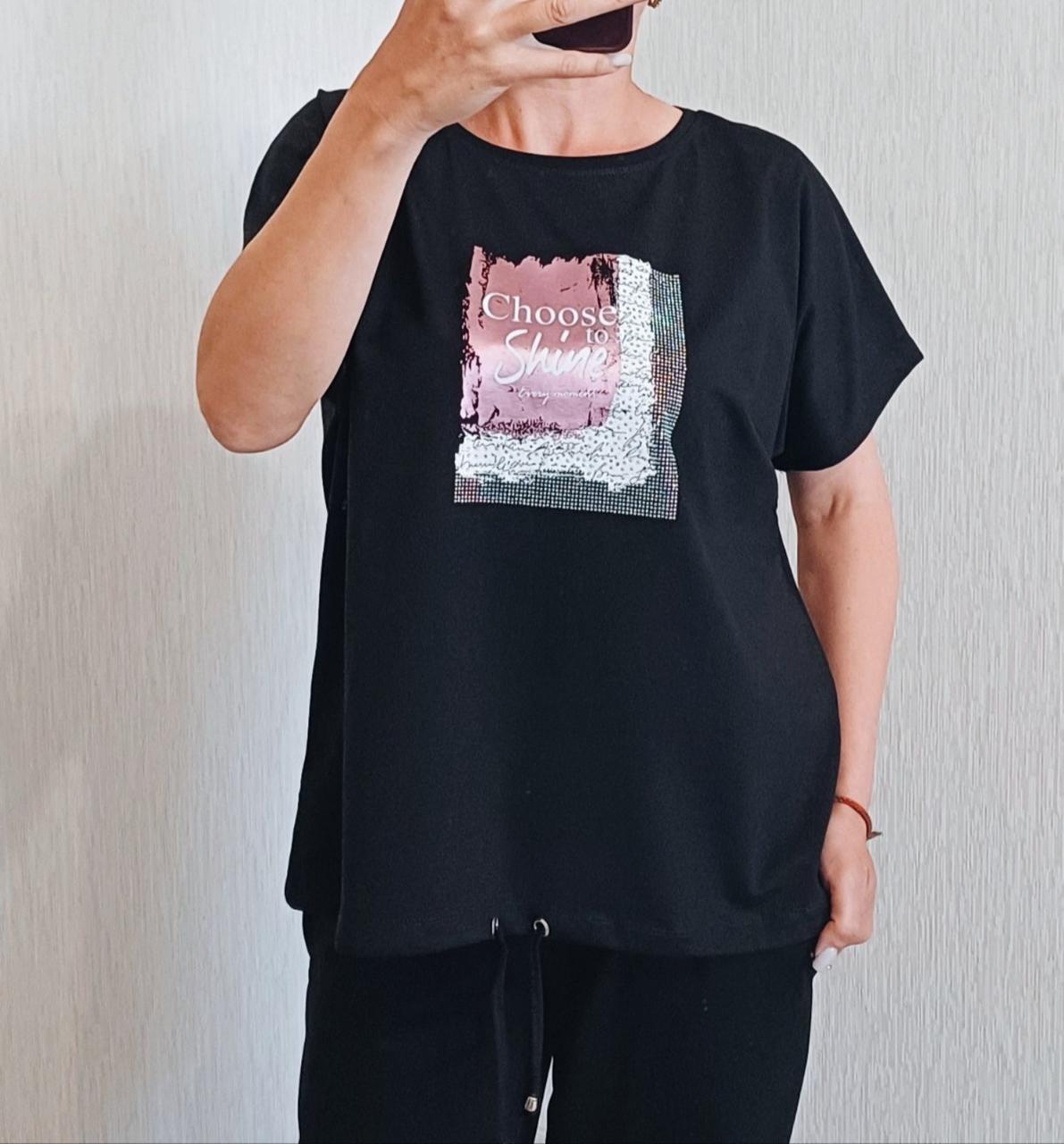 Футболка жіноча батал чорного кольору з принтом і шнурочком по низу розміри М (50/52), L (52/54)