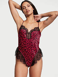 Пеньюар-ромпер Victoria's Secret Satin Lace High-Leg Romper, Червоний леопардовий