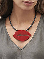 Стильне кольє червоні губи Індія