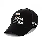 Бейсболки з модними логотипами