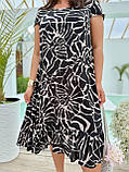 Літнє вільне асиметричне плаття зі штапелю батал кавове з чорним принтом, фото 2