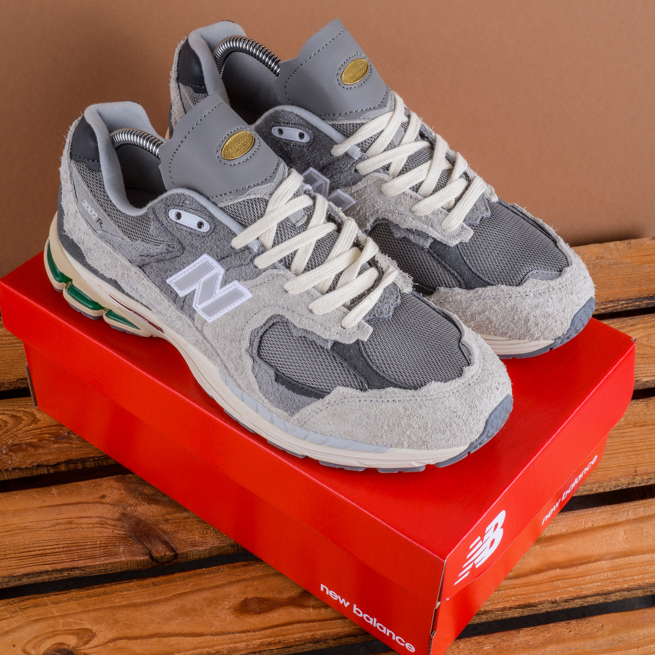 Чоловічі Кросівки New Balance 2002R сірі з вставками - фото 1 - id-p2621301871