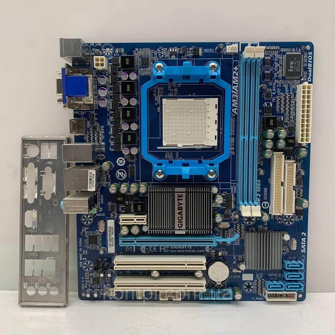 Материнська плата sAM2+ Gigabyte MA74GM S2H (Socket AM2+,DDR2,б/в)