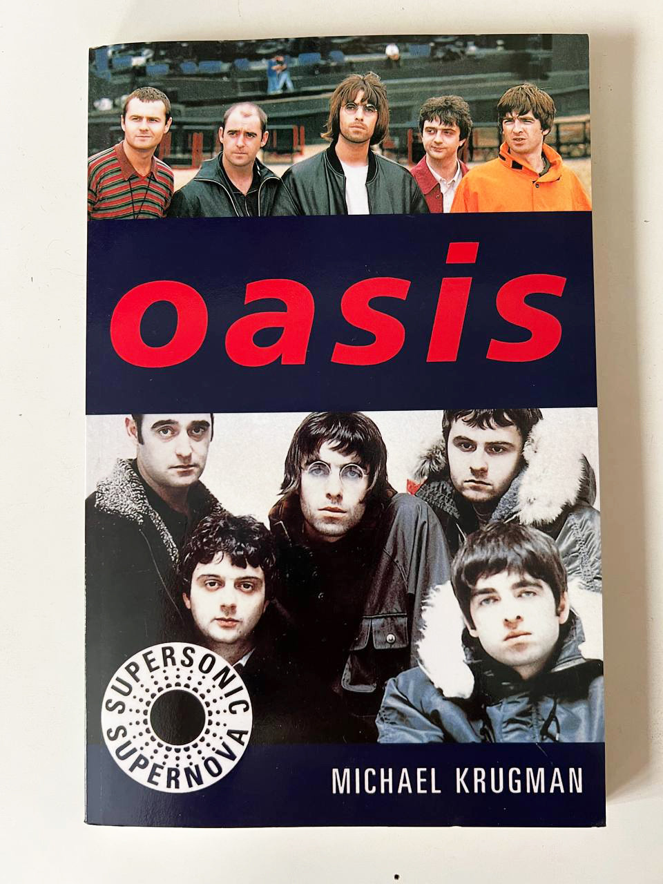 Книга про групу Oasis Supersonic supernova