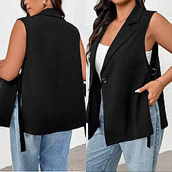 Чорний стильний жіночий батальний вільний жилет класичного крою з костюмки з регулюванням ширини