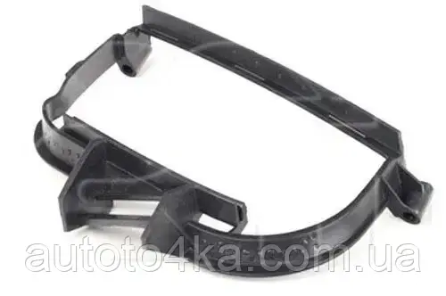 Кронштейн (рамка) кріплення правої протитуманної фари Фольксваген Т4 Kemp 77642610