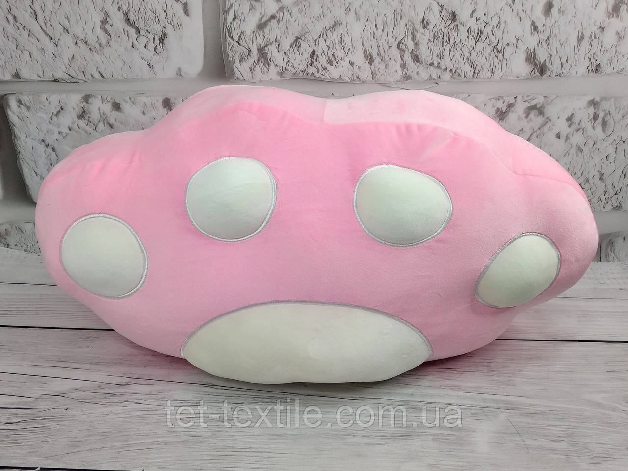 М'яка іграшка подушка з пледом усередині Лапка рожева 55х30 см