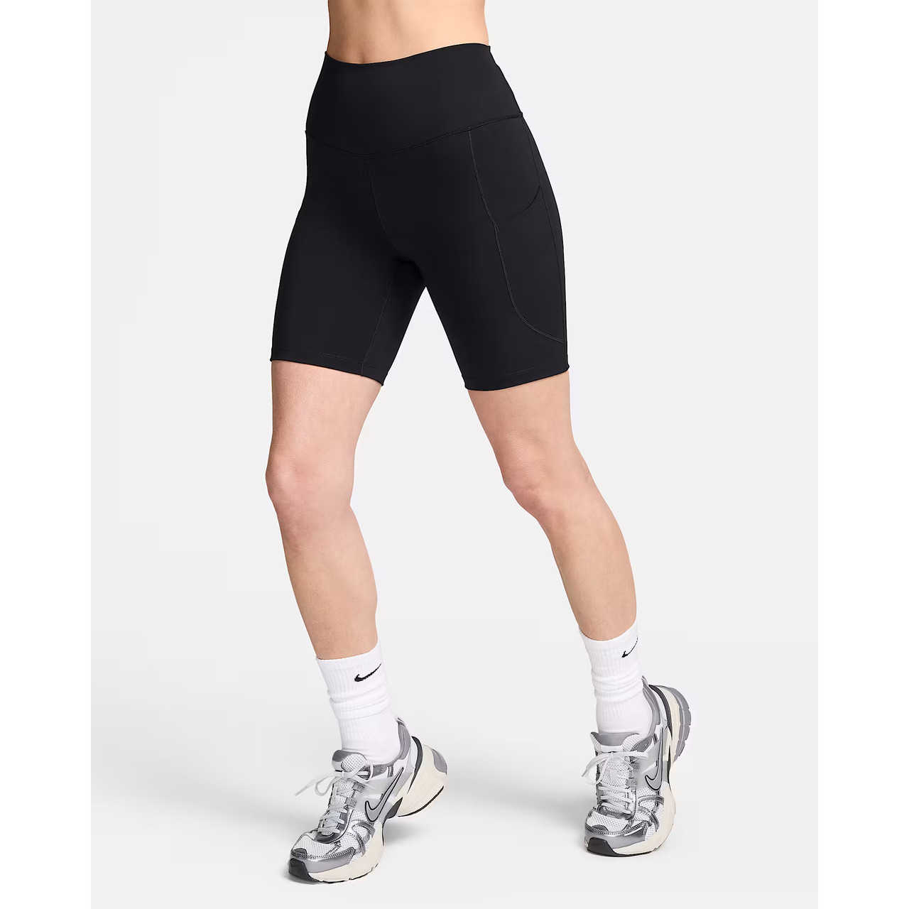 Шорти-велотреки жіночі спортивні Nike W NSW ESSNTL MR BIKER SHORT CZ8526-827