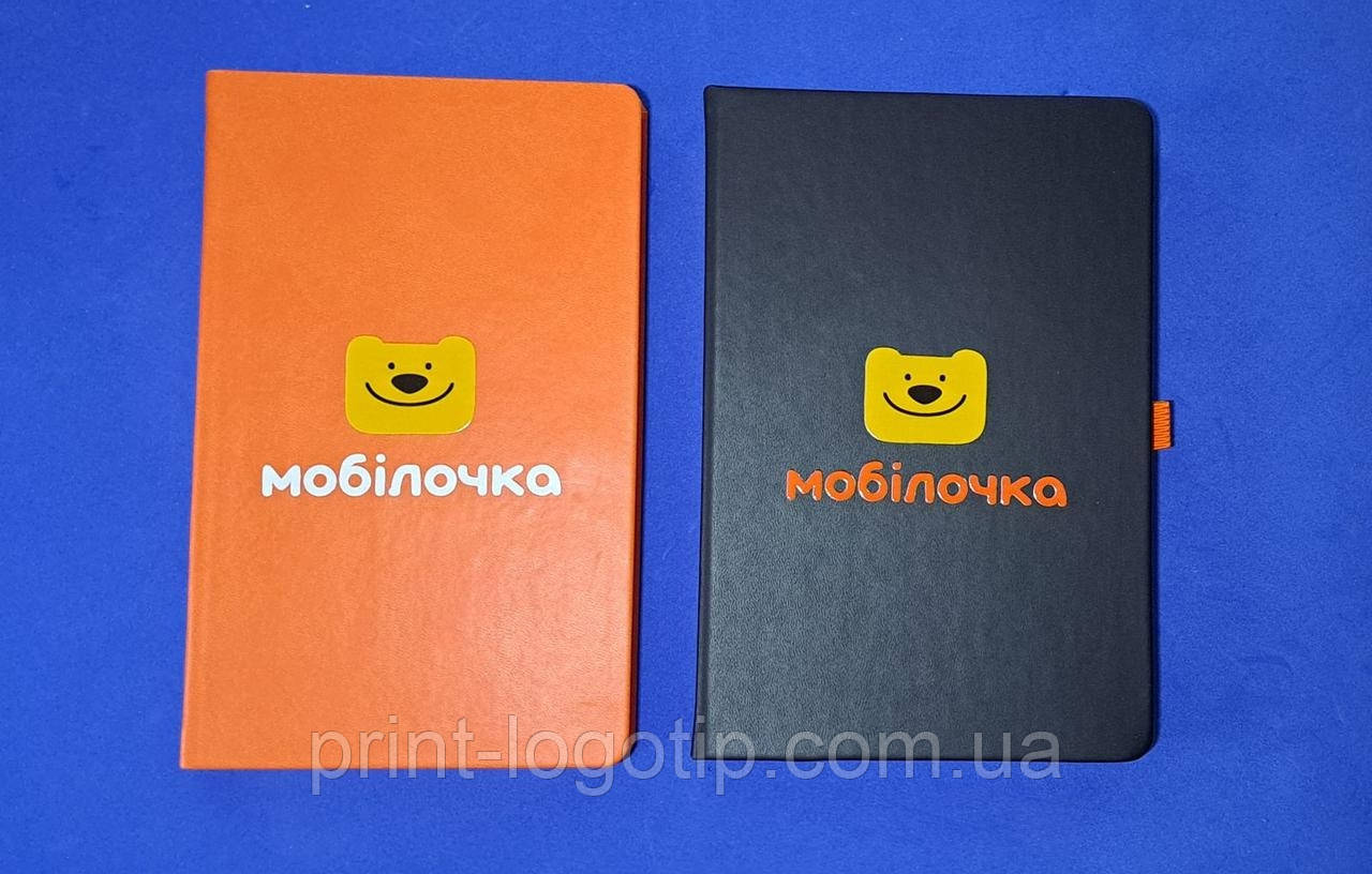Блокнот із логотипом. Плачати на блокнотах