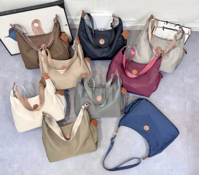 Сумка жіноча 39*33 см на блискавці з кишенею та довгим ремінцем у різних кольорах Liza, фото 1