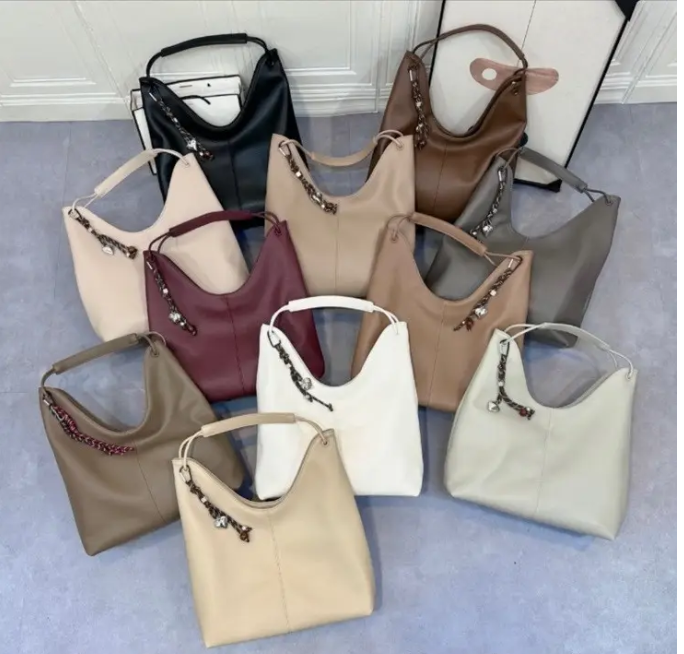 Сумка жіноча прямокутна 40*40 см на блискавці із штучної шкіри в різних кольорах Liza, фото 1