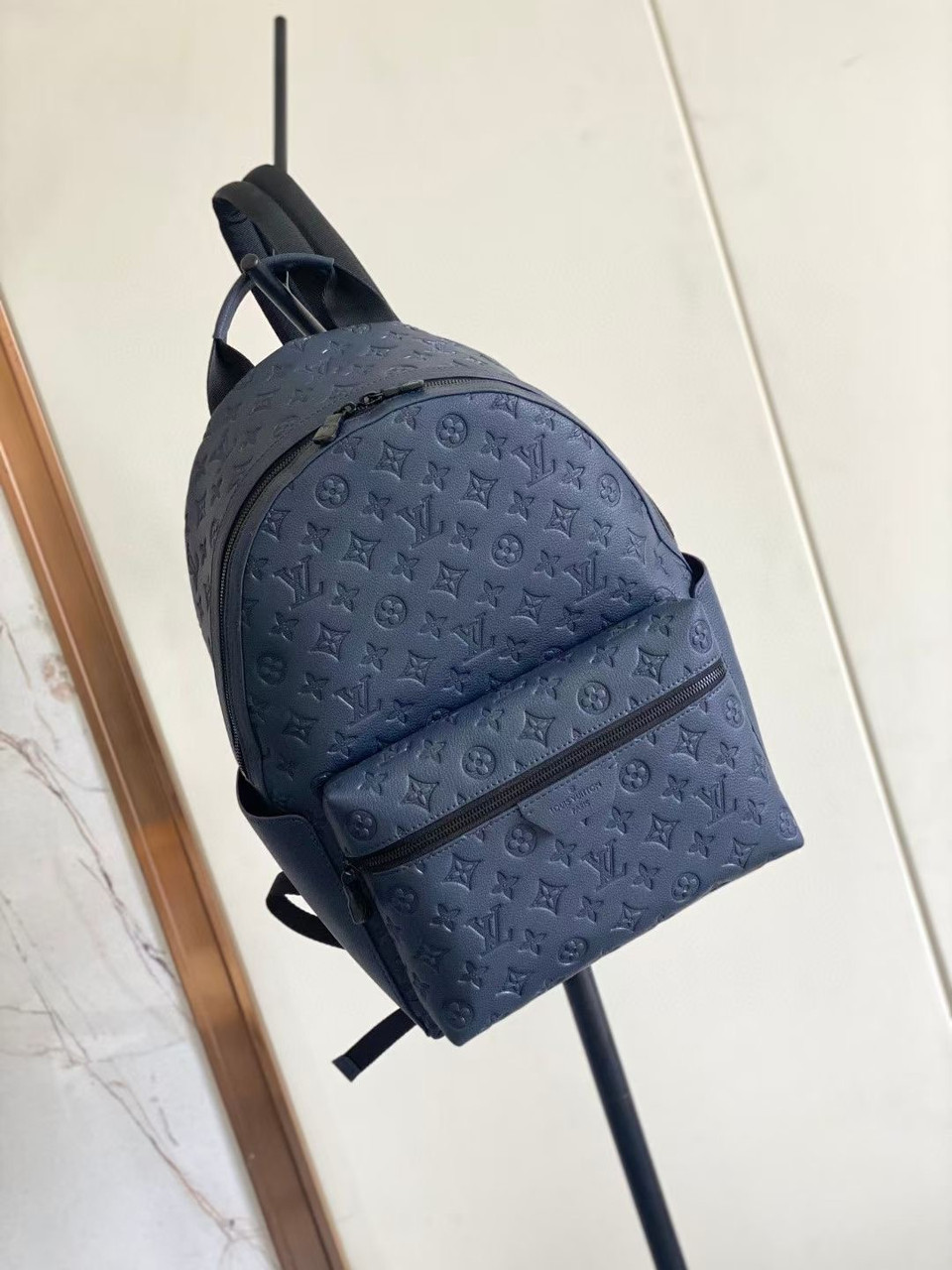 Рюкзак Discovery PM Monogram Shadow Louis Vuitton