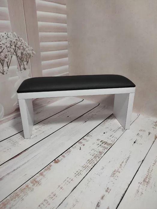 Підставка (підлокітник) для манікюру з дерев'яними ніжками, чорна