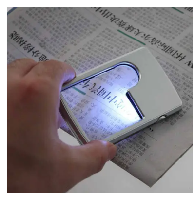 Лупа MG4B-3 ручна кишенькова, квадратна, 3Х діам.-38мм + 6Х діам.-30мм з Led підсвічуванням, фото 1