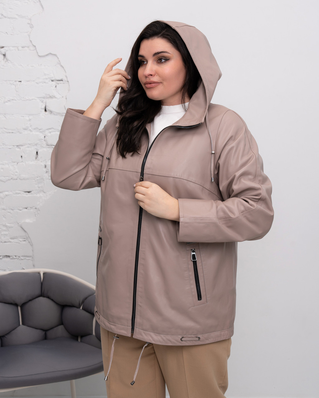 Стильна бежева шкіряна куртка на блискавці 48/XL, фото 1