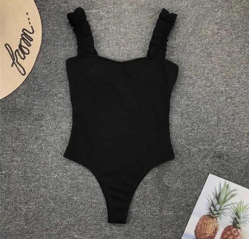 Закритий жіночий купальник чорного кольору з рюшами на бретелях, фото 1