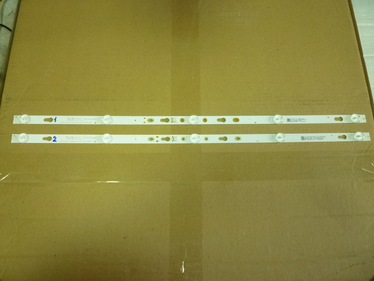 Світлодіодні LED-лінійки TCL32D05-ZC22AG-17E (LЕD TV Xiaomi L32M5-5ARU) =Б/В=.