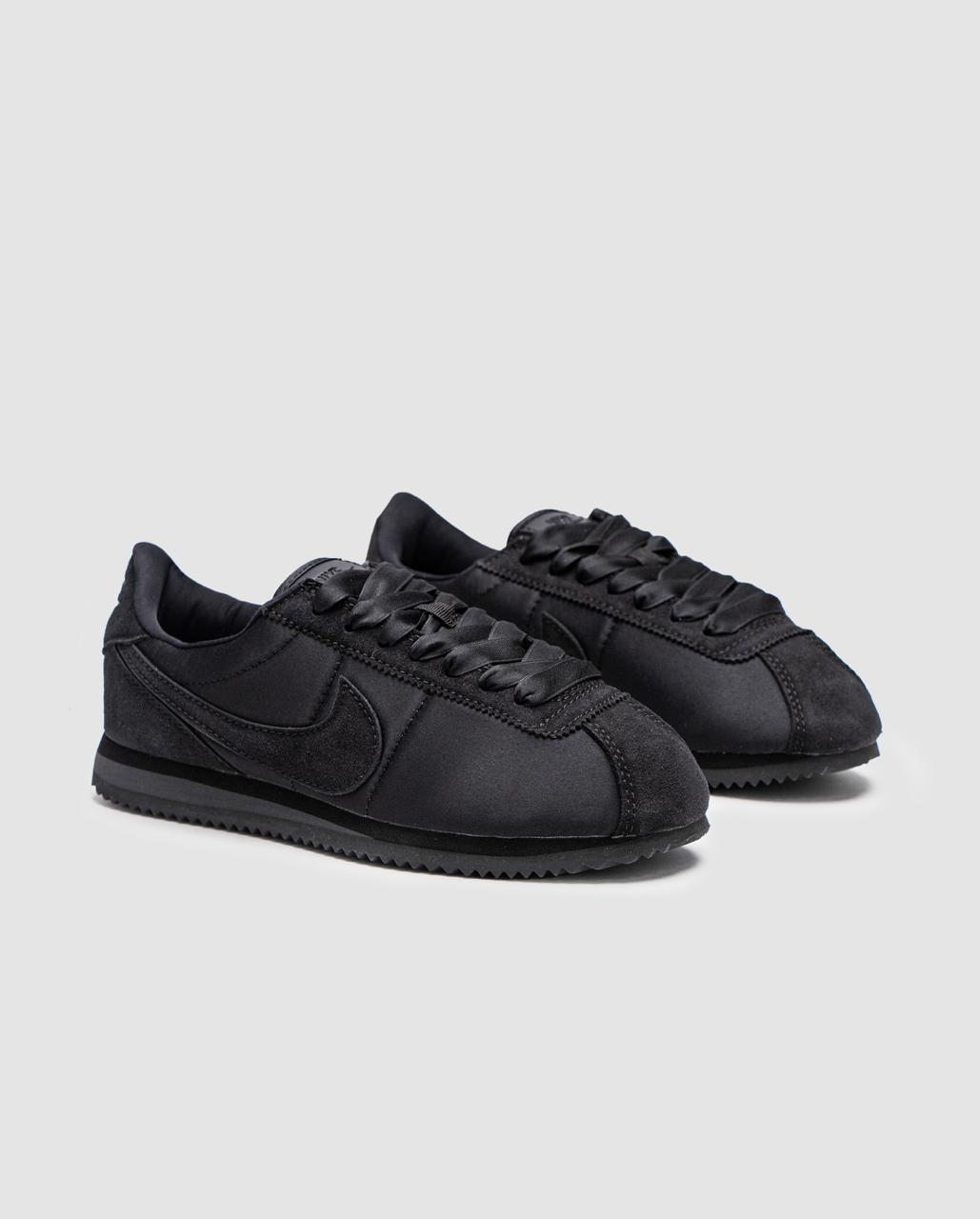 Чорні замшеві жіночі кросівки Nike Cortez Triple Black Демісезонні кеди Найк Кортез, фото 1