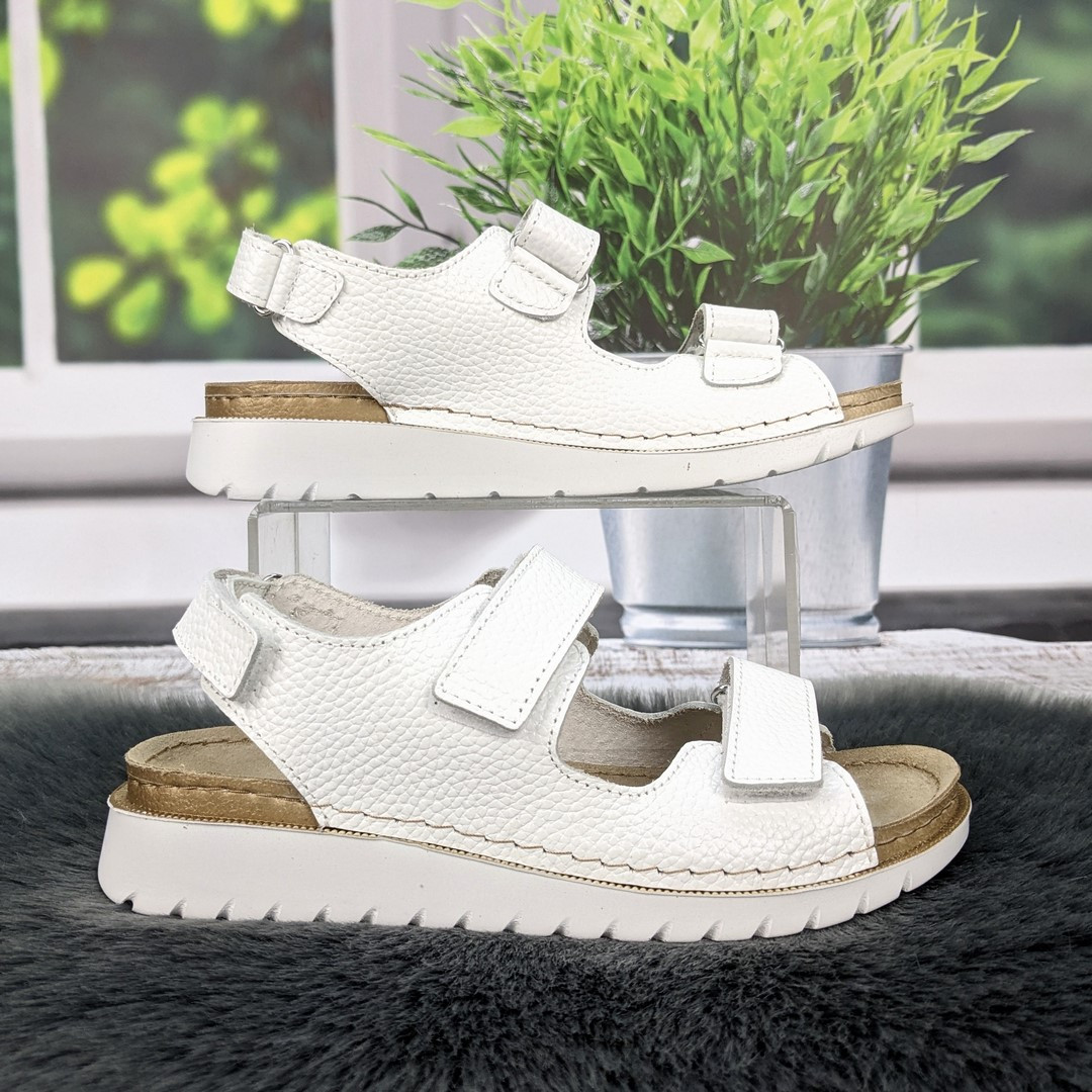 Босоніжки жіночі Inblu білі шкіряні на липучках 4942