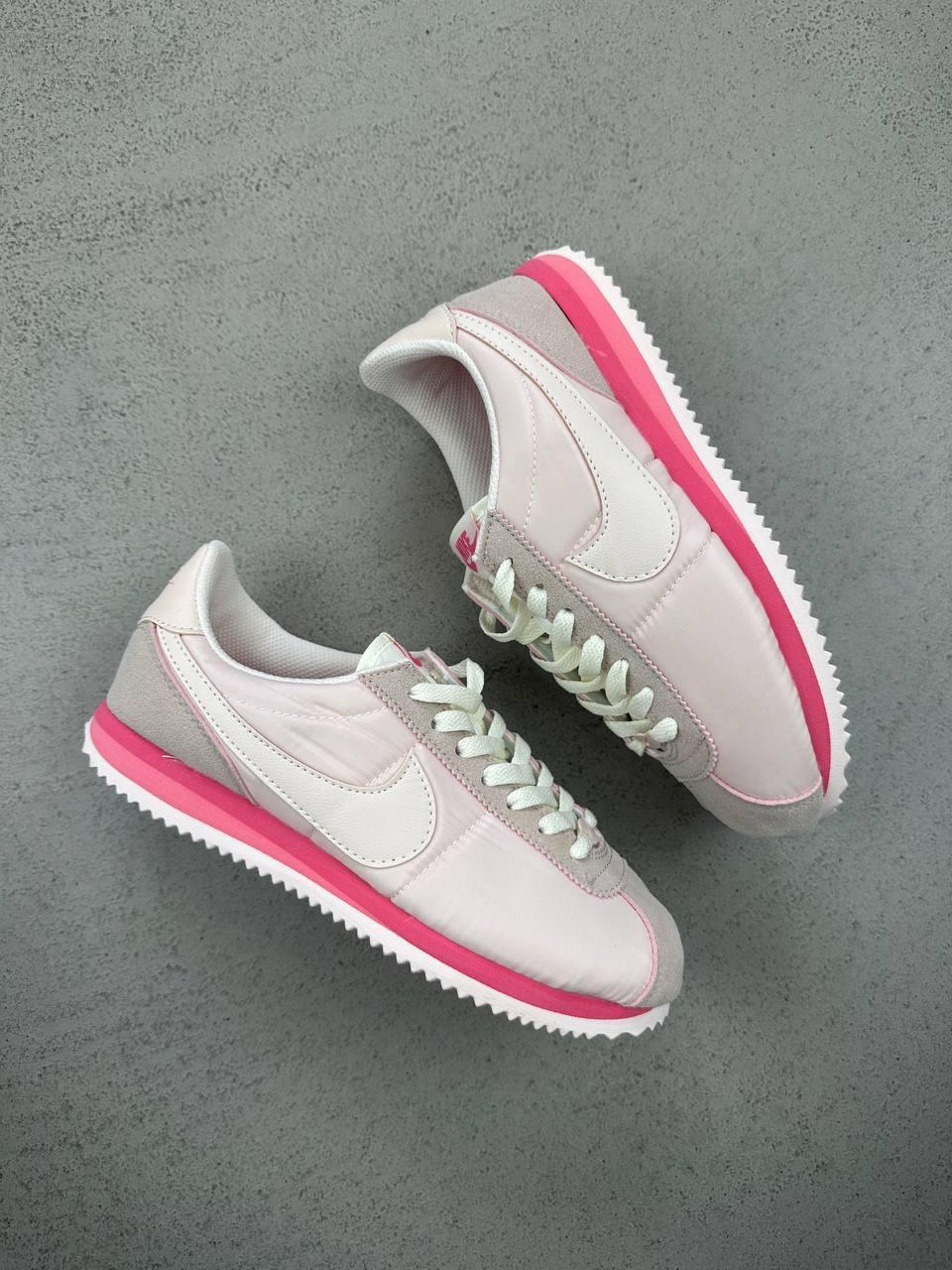 Рожеві шкіряні жіночі кросівкиNike Cortez Light Soft Pink Coral Демісезонні кеди Найк Кортез, фото 1