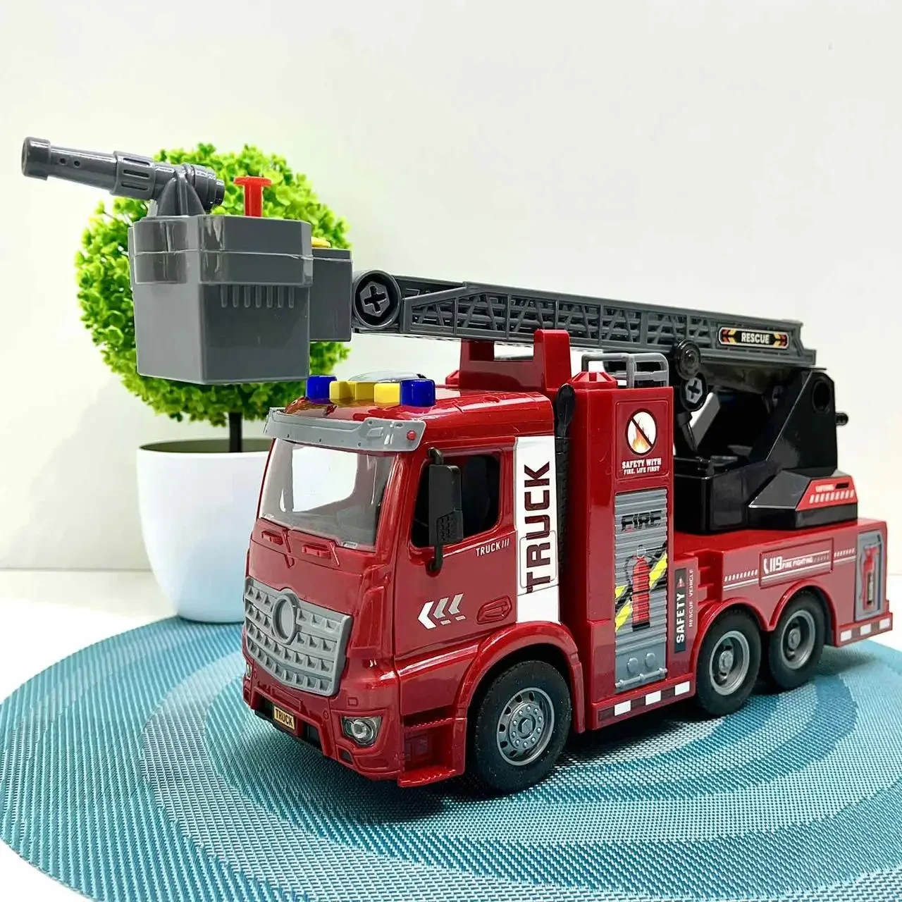 Машина музична ZH 812-6 (36) “Пожежна машина”, на батарейках, звук, підсвітка, механічний розбризкув, фото 1