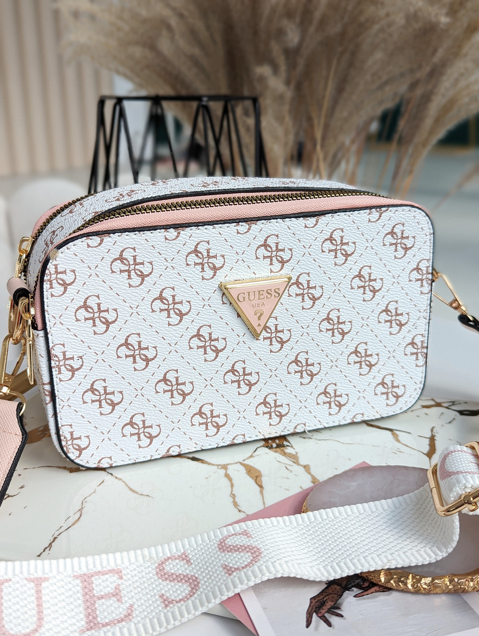 Жіноча сумка Guess The Snapshot Bag White Pink Біла Екошкіра Крос Боді на 2 відділення широкий ремінь Гесс, фото 1